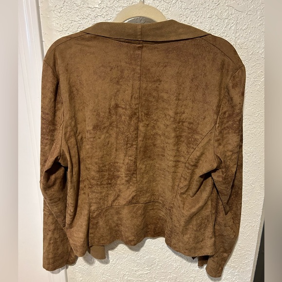 a.n.a women’s size XL top.  Zips up and feels like soft suede. - Picture 2 of 4